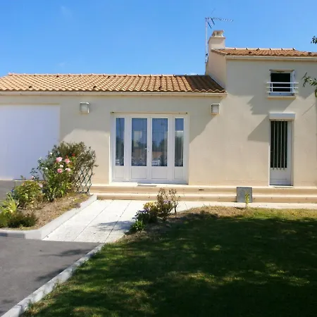 Maison De 3 Chambres A Saint Michel Chef Chef A 800 M De La Plage Avec Jardin Clos בית נופש